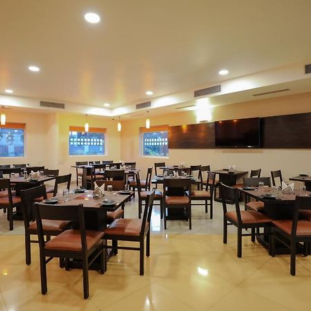 Nashik Hotel Екстериор снимка