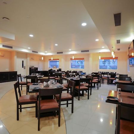 Nashik Hotel Екстериор снимка
