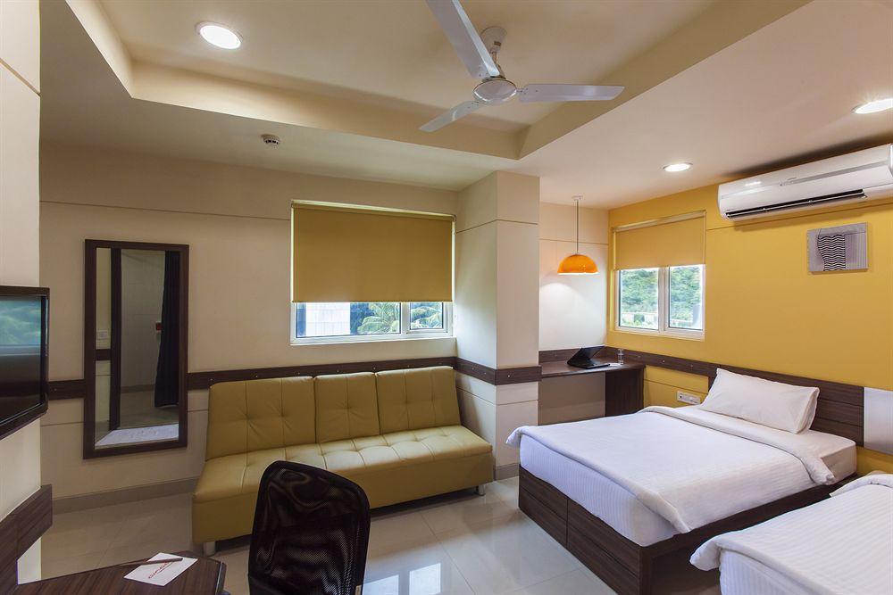 Nashik Hotel Екстериор снимка