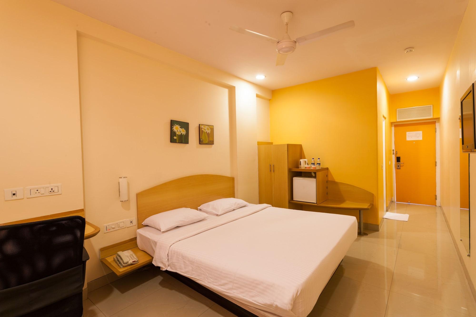 Nashik Hotel Екстериор снимка