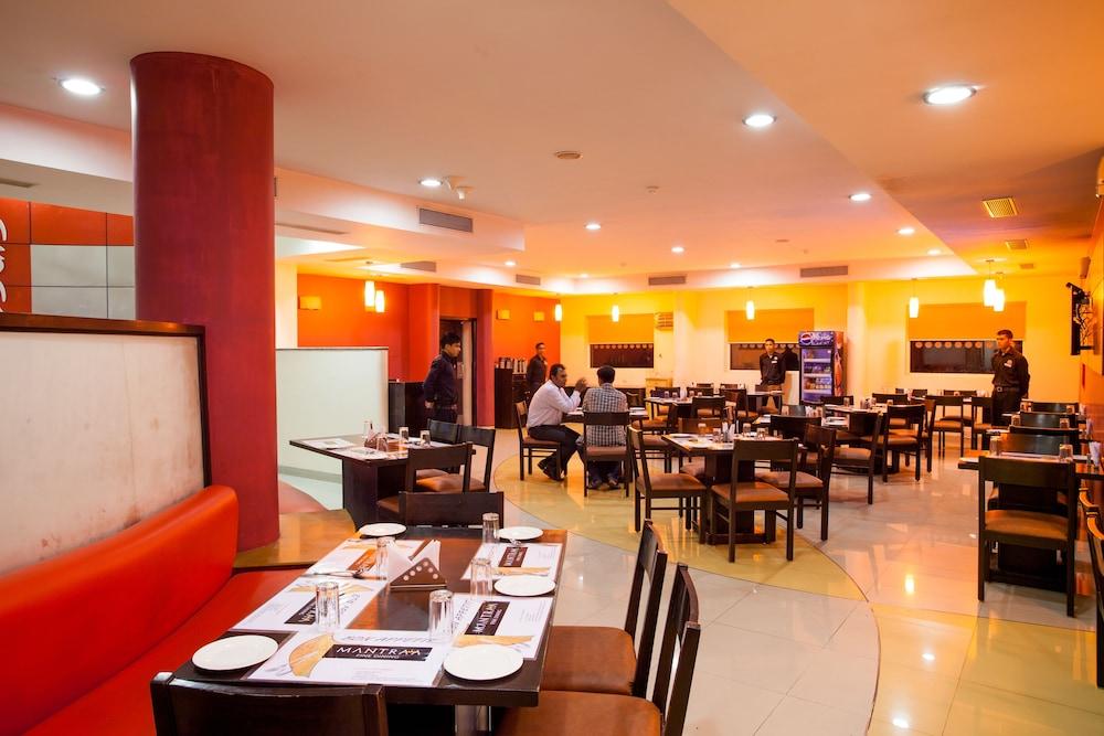 Nashik Hotel Екстериор снимка