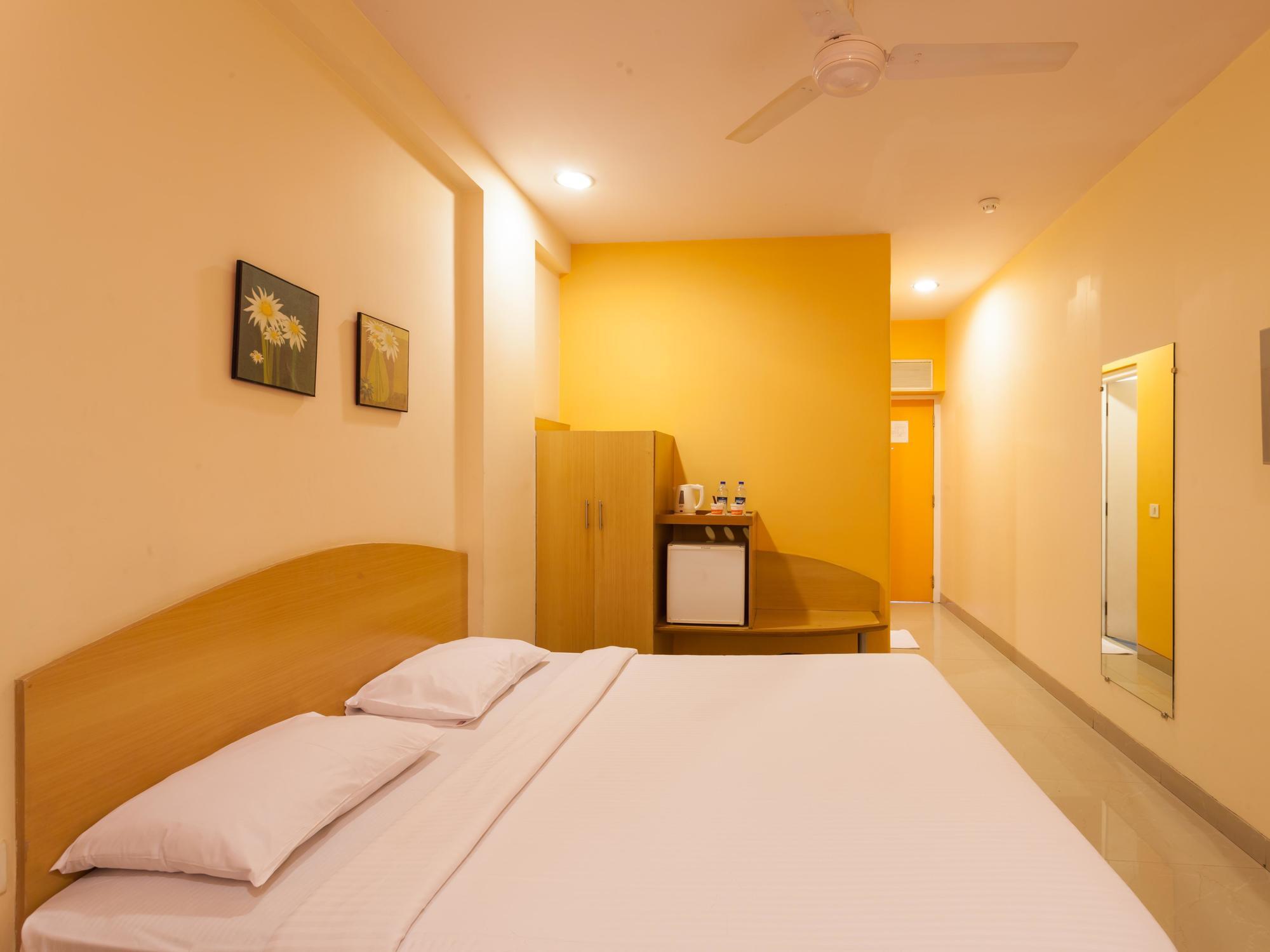 Nashik Hotel Екстериор снимка