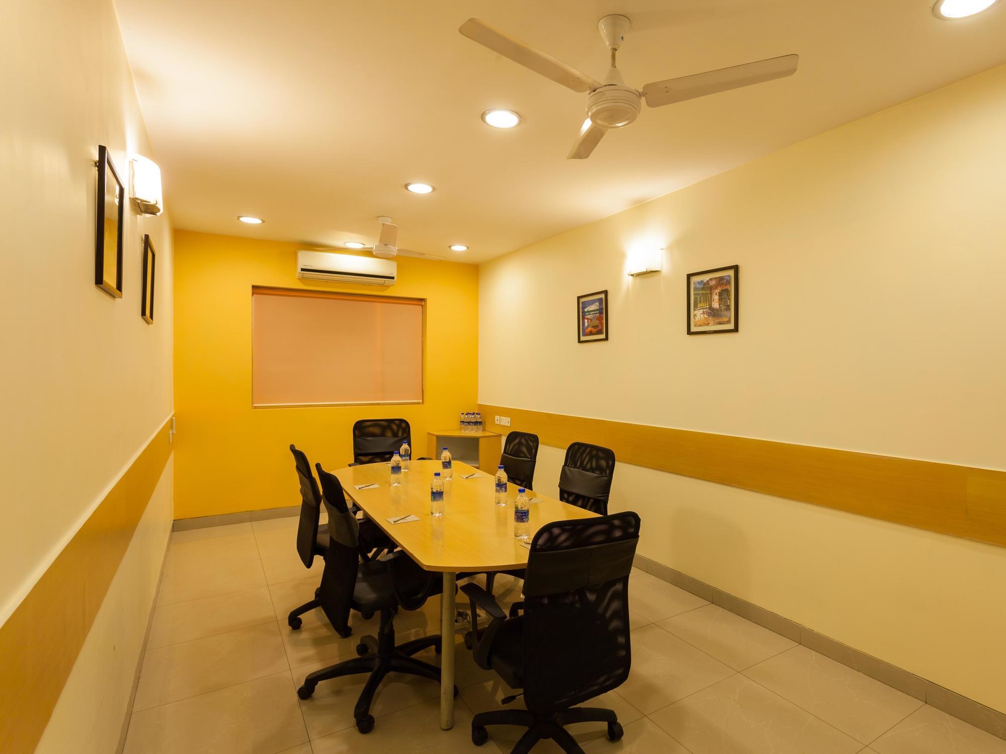 Nashik Hotel Екстериор снимка