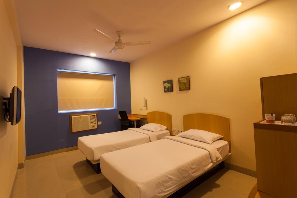 Nashik Hotel Екстериор снимка
