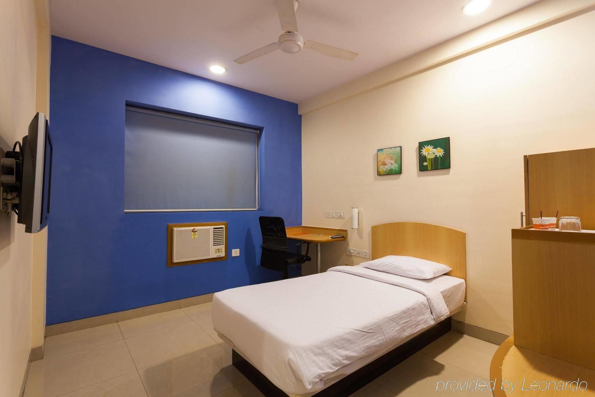 Nashik Hotel Екстериор снимка