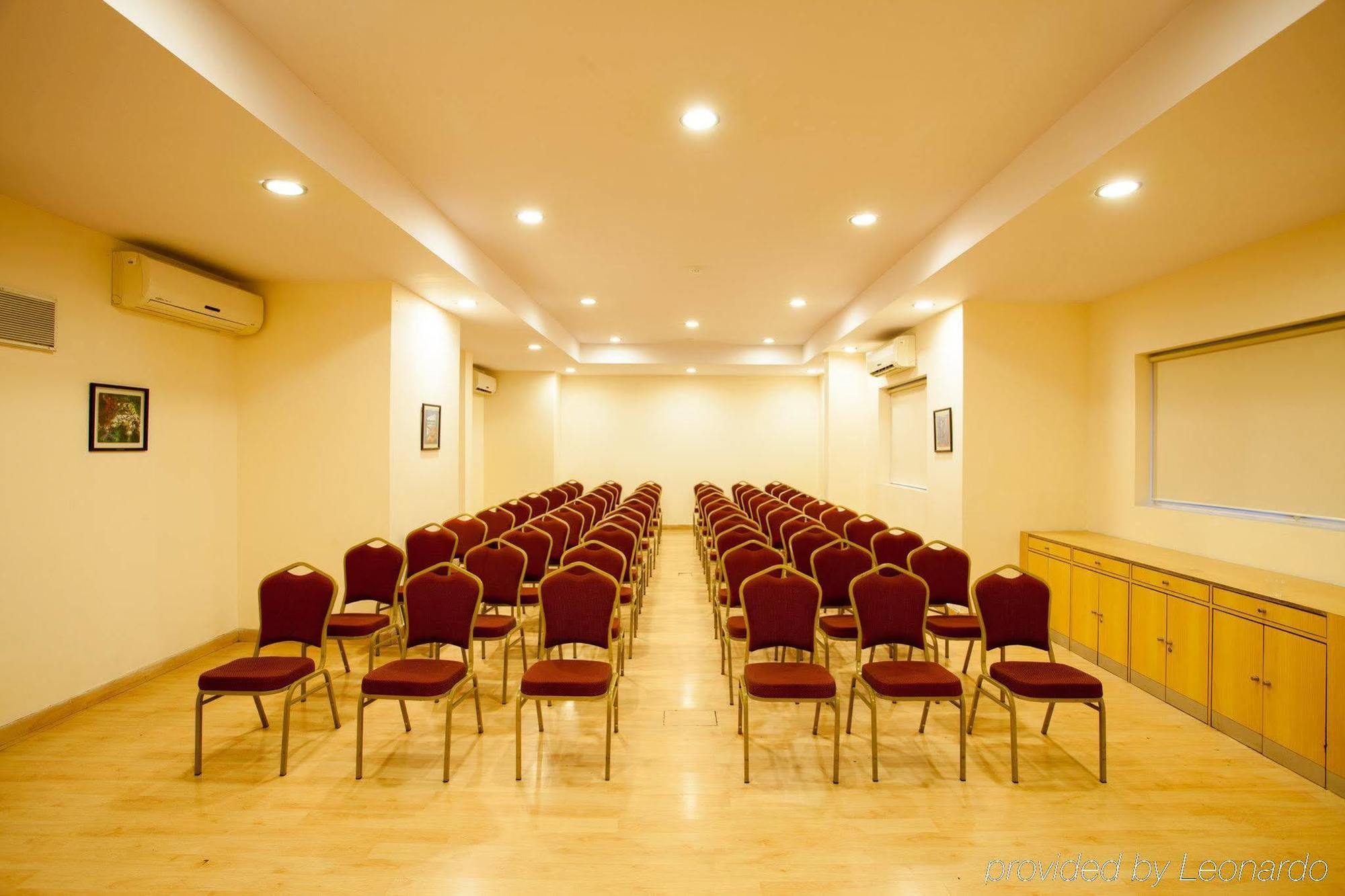 Nashik Hotel Екстериор снимка