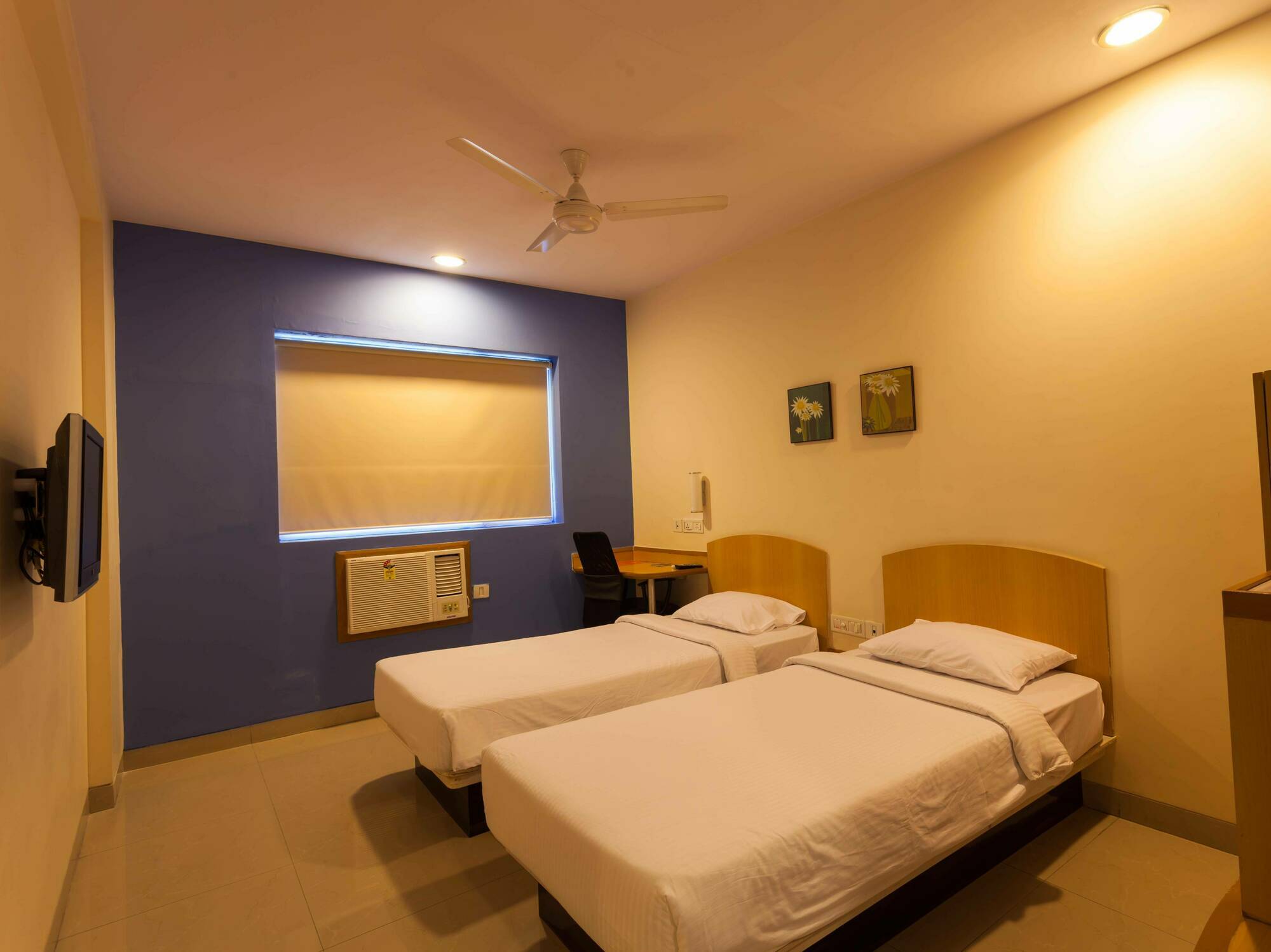 Nashik Hotel Екстериор снимка