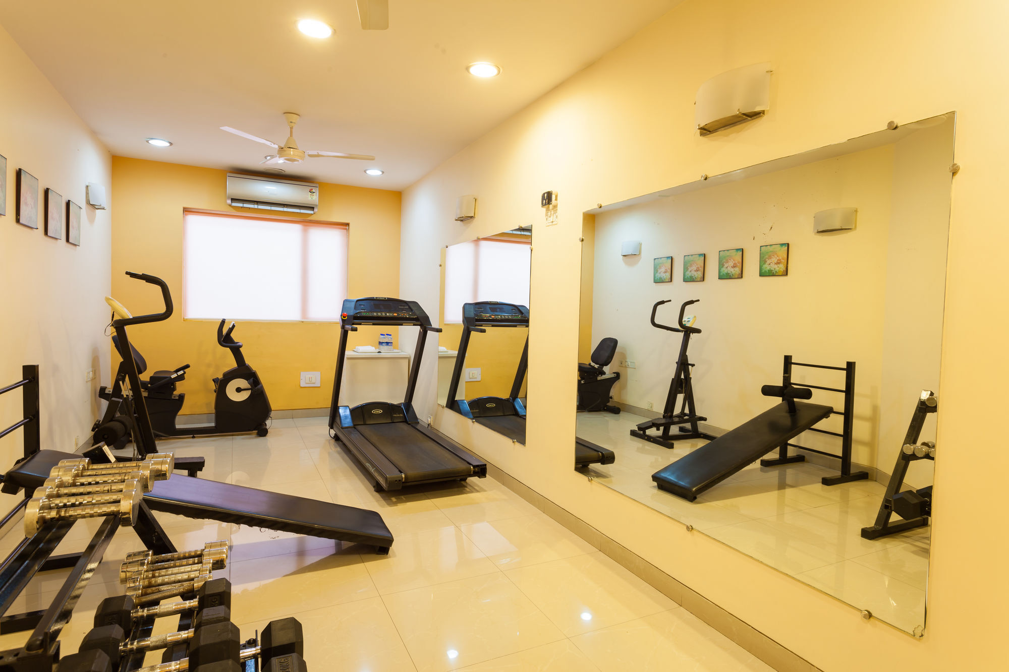 Nashik Hotel Екстериор снимка
